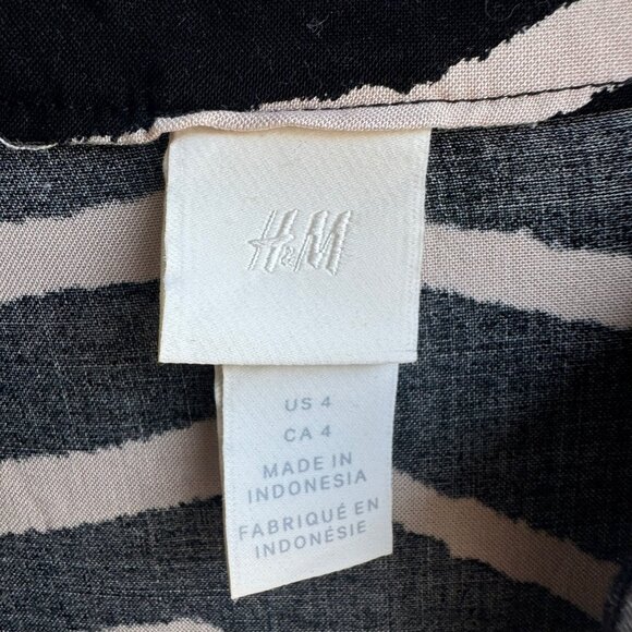 H & M Zebra Print Shift Dress Cap Sleeve V Neck Women's Size 4. - Picture 4 of 7